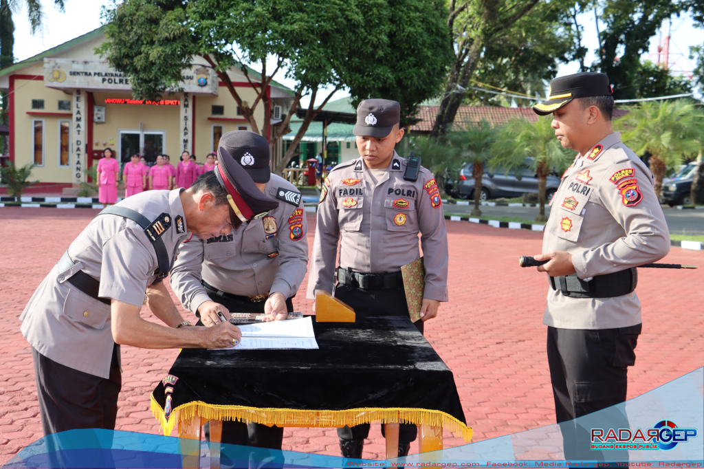 Kasat Reskrim dan Beberapa Kapolsek Sertijab, Kapolres Nias: Segera Menyesuaikan Diri di Lingkungan Baru